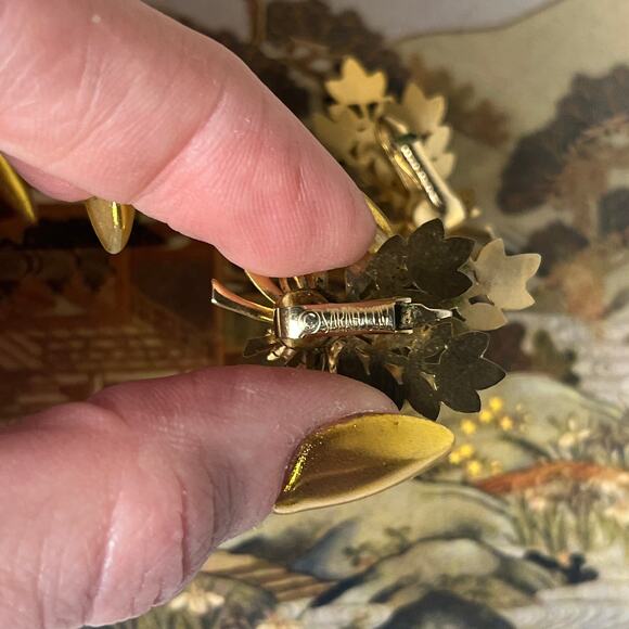 Sarah Coventry Gold Leaf Rhinestone Vintage Earrings - Picture 3 of 5